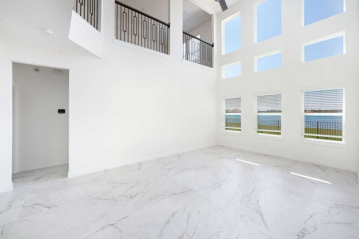 6026 Royal Palm Dr - Photo 5 of 17