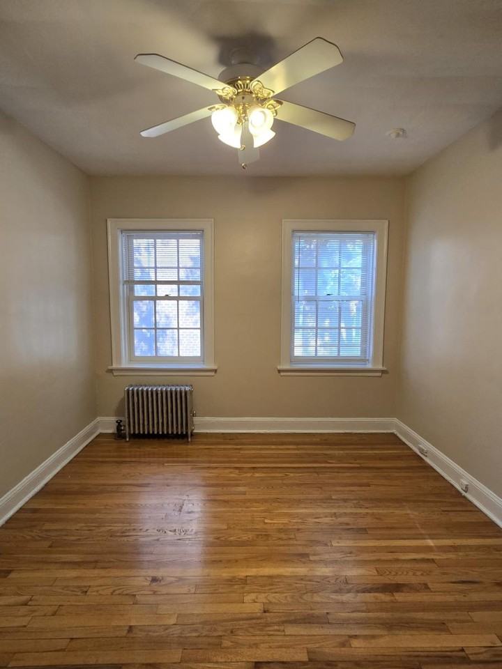 1452 Oak Ave #2N - Photo 3 of 8