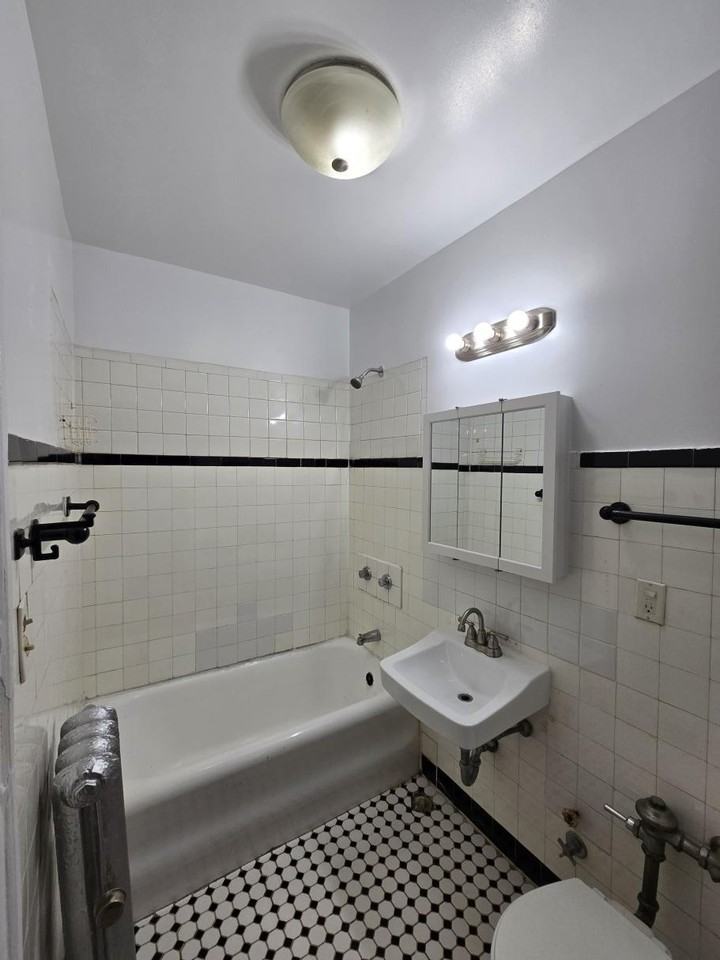 1452 Oak Ave #2N - Photo 5 of 8