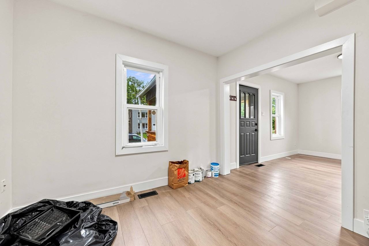 138 Sutton St - Photo 5 of 33