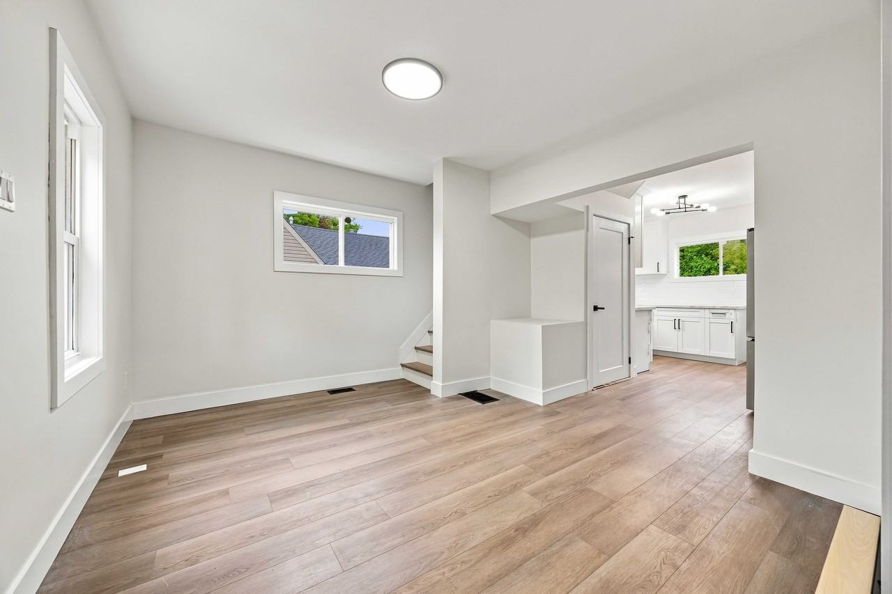 138 Sutton St - Photo 6 of 33