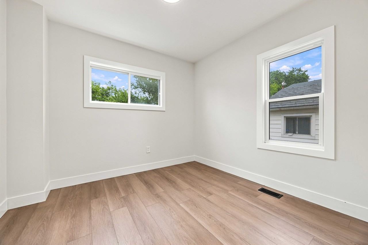 138 Sutton St - Photo 7 of 33
