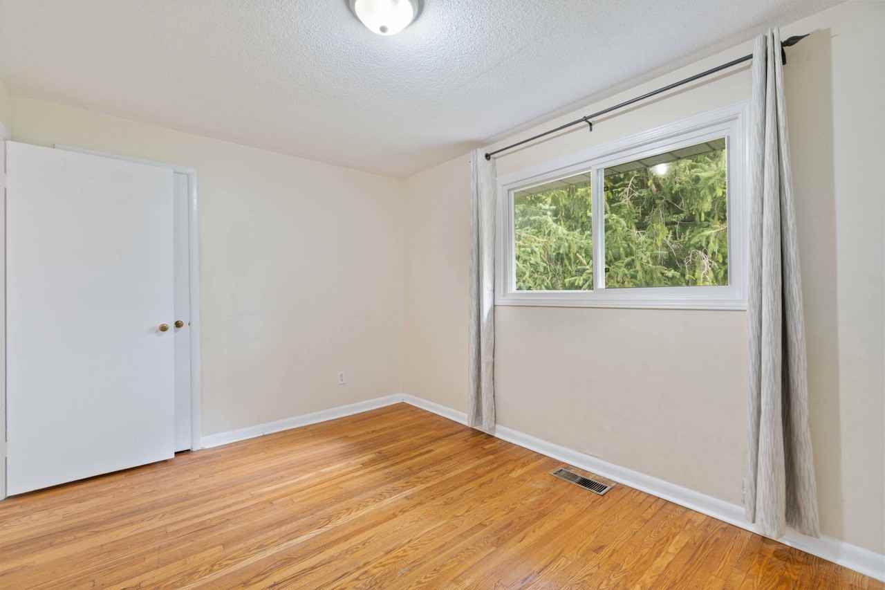1100 Exmouth St - Photo 3 of 33