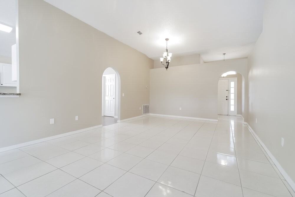 438 Grand Royal Cir - Photo 5 of 16