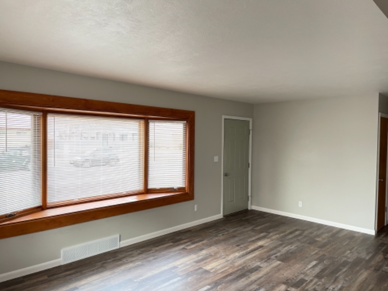 2528 Wyoming Ave - Photo 5 of 27