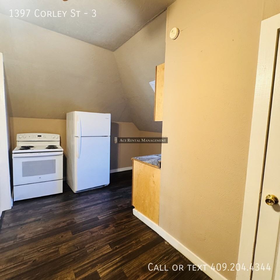 1397 Corley St #3 - Photo 4 of 11