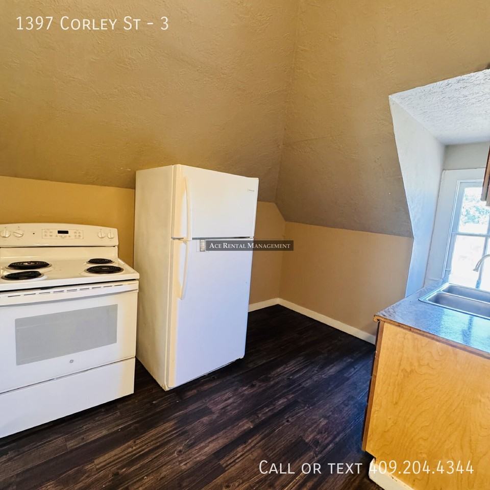 1397 Corley St #3 - Photo 5 of 11