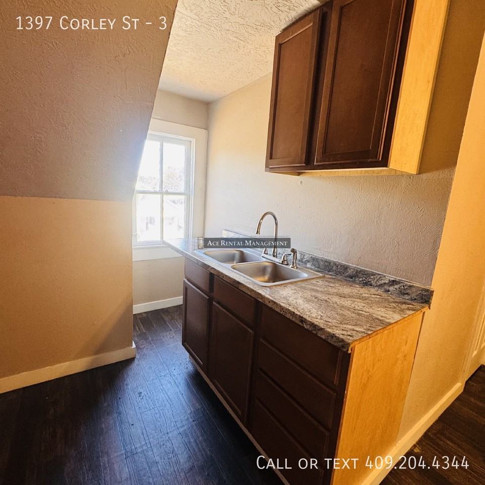 1397 Corley St #3 - Photo 6 of 11