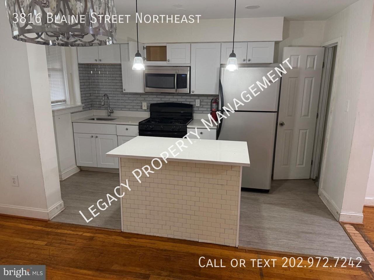 3816 Blaine St Ne - Photo 5 of 23