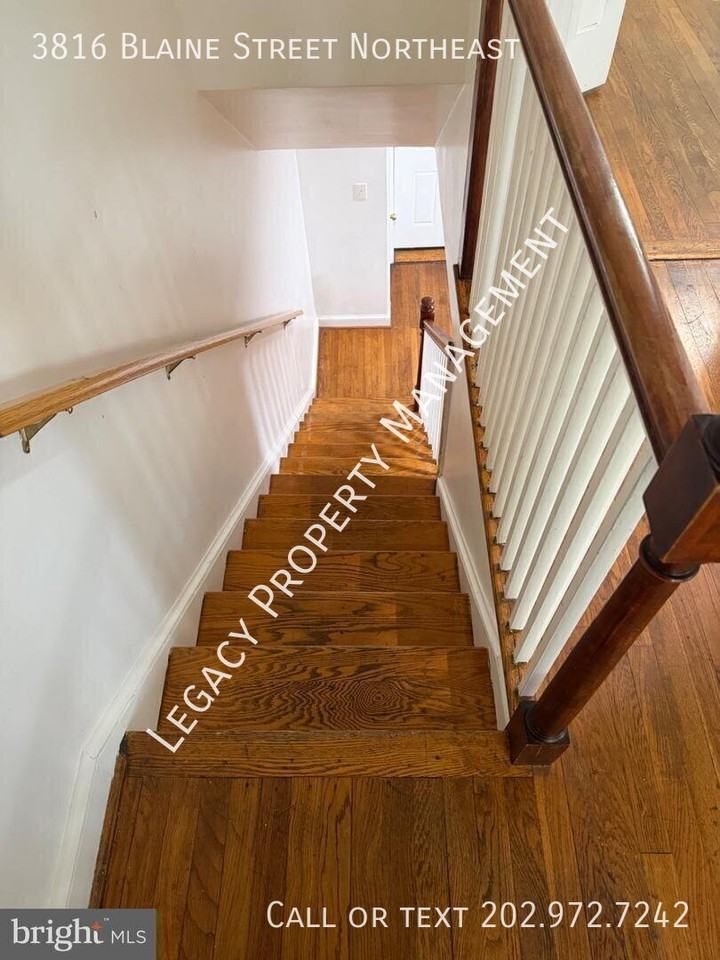 3816 Blaine St Ne - Photo 7 of 23