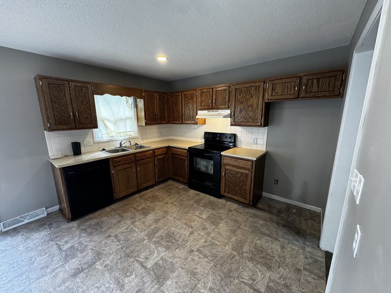 539 E Lacy St - Photo 2 of 13