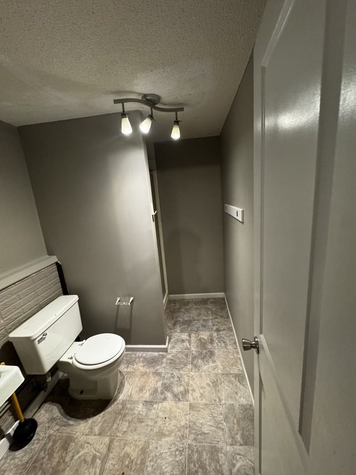 539 E Lacy St - Photo 3 of 13