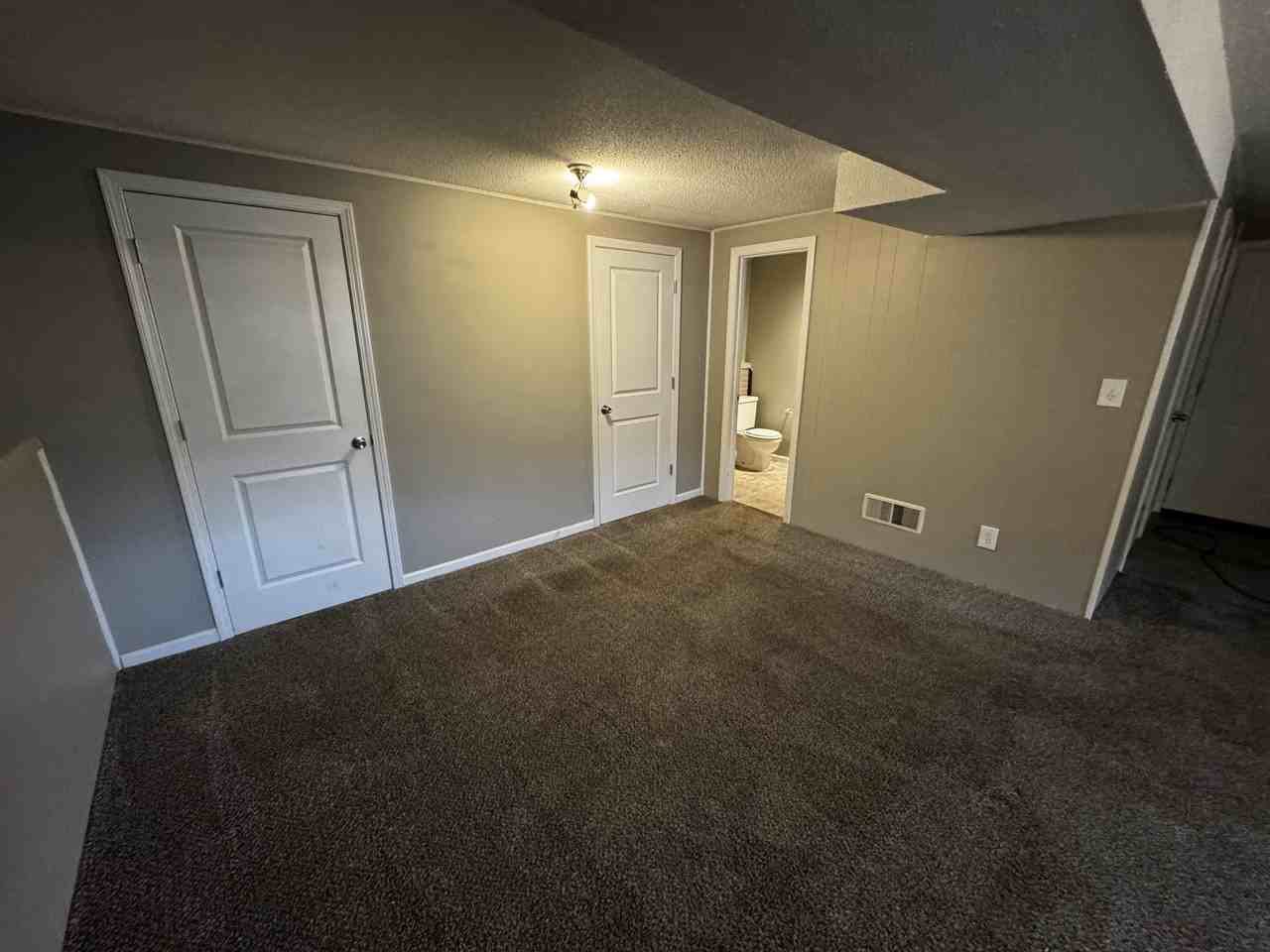 539 E Lacy St - Photo 4 of 13