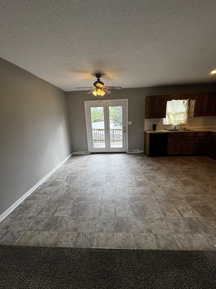 539 E Lacy St - Photo 6 of 13