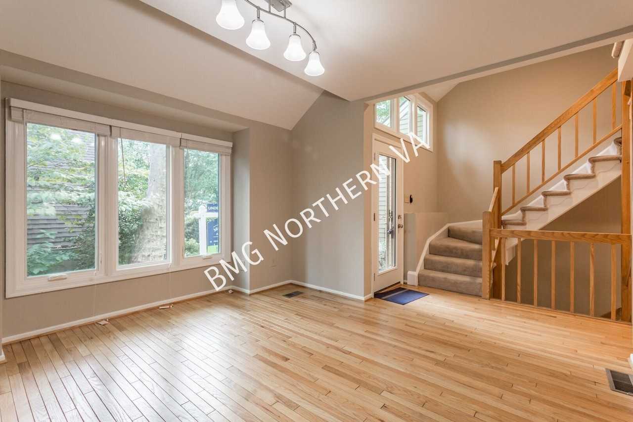 12518 Flatwood Cir - Photo 2 of 29