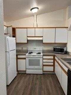 1631 Bishop Rd Sw #B - Photo 4 of 11