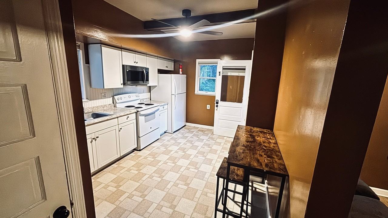 1025 Highland Ave #1 - Photo 5 of 17