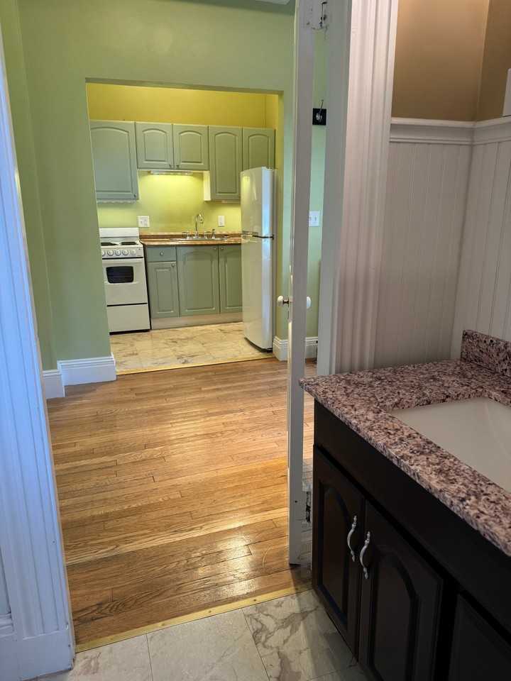 1094 Woodbury Ave #105 - Photo 3 of 17