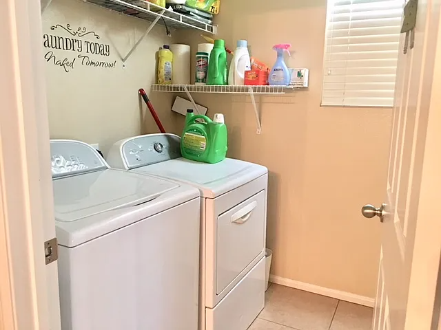 2329 Driftwood Dr - Photo 4 of 10