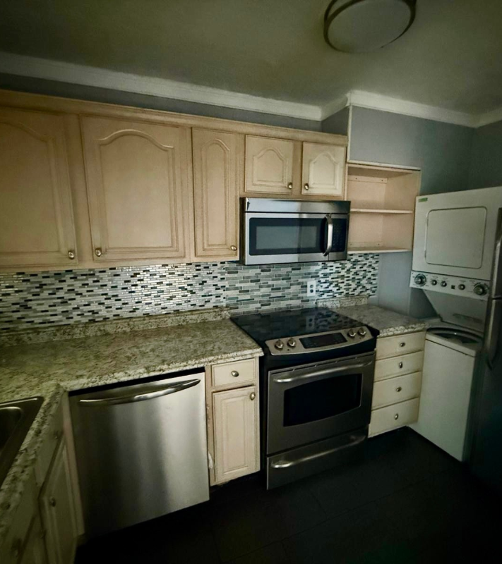 513 65th Ave N #C - Photo 7 of 7