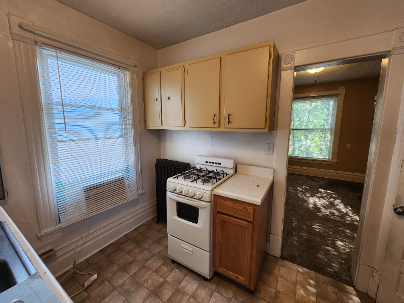 1575 Coit Ave Ne #3 - Photo 2 of 6