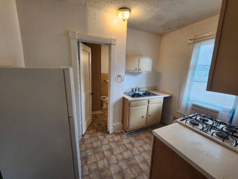 1575 Coit Ave Ne #3 - Photo 3 of 6