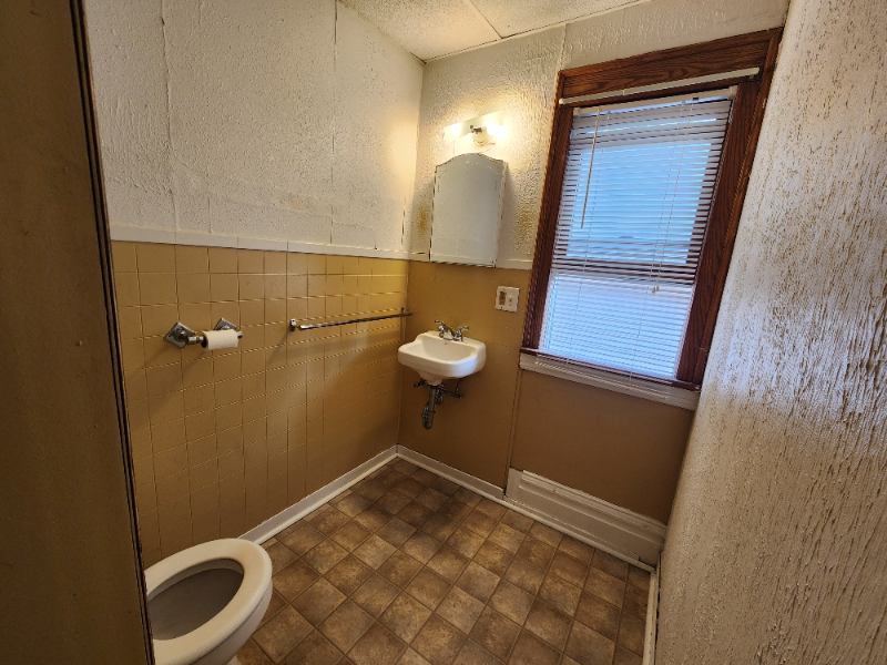 1575 Coit Ave Ne #3 - Photo 5 of 6