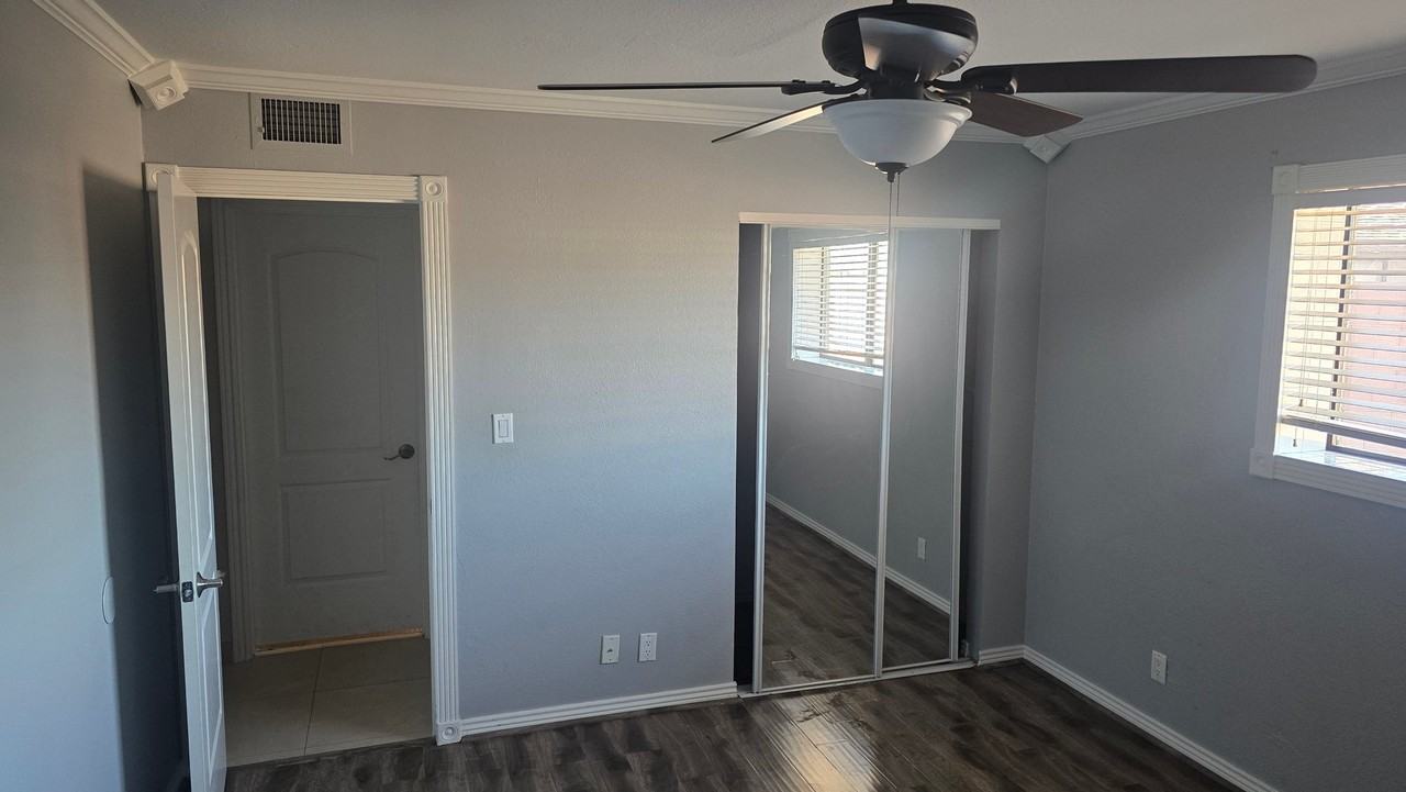 1859 N Morris - Photo 2 of 5