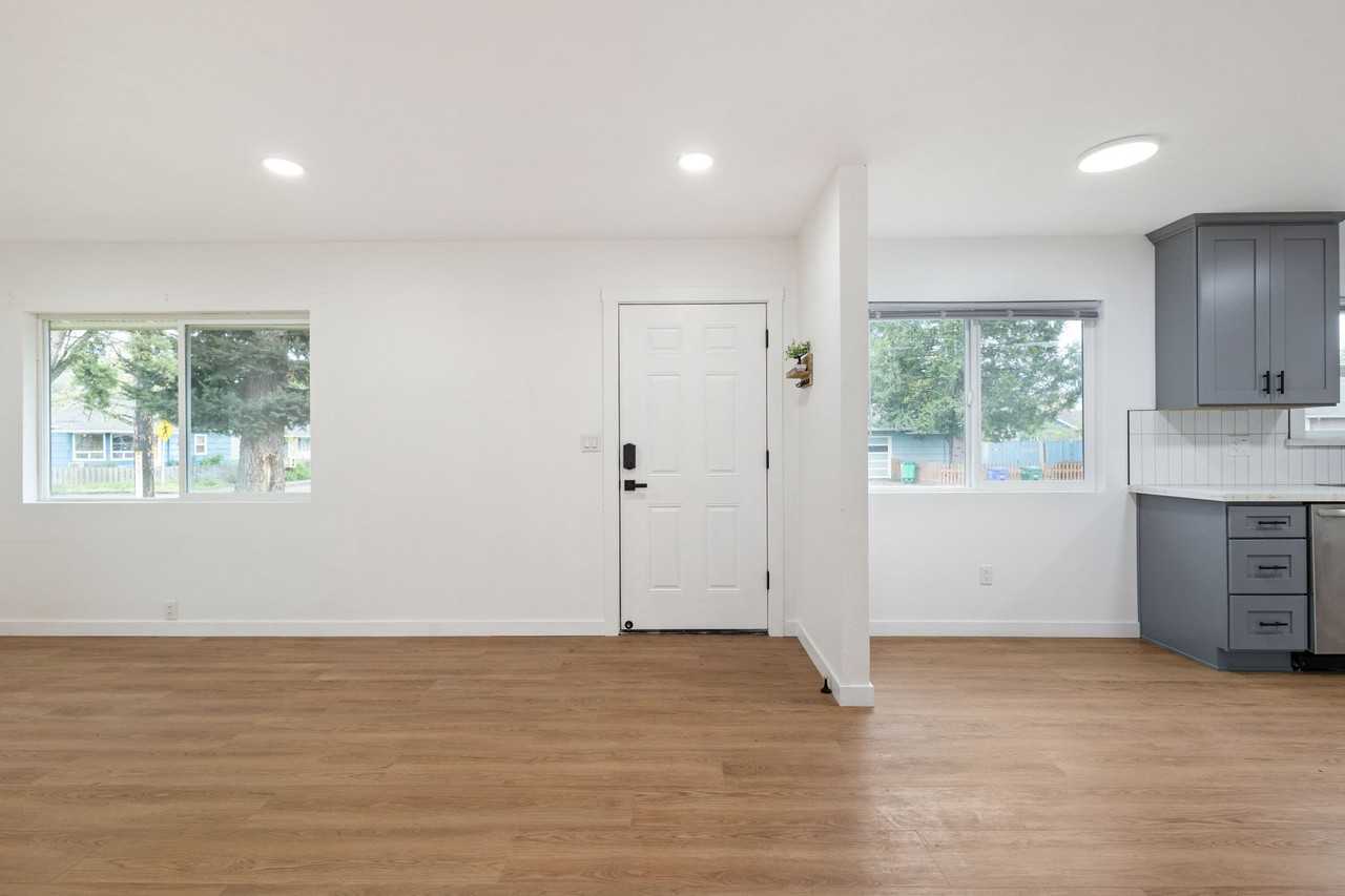 8625 Se Knapp St - Photo 2 of 15