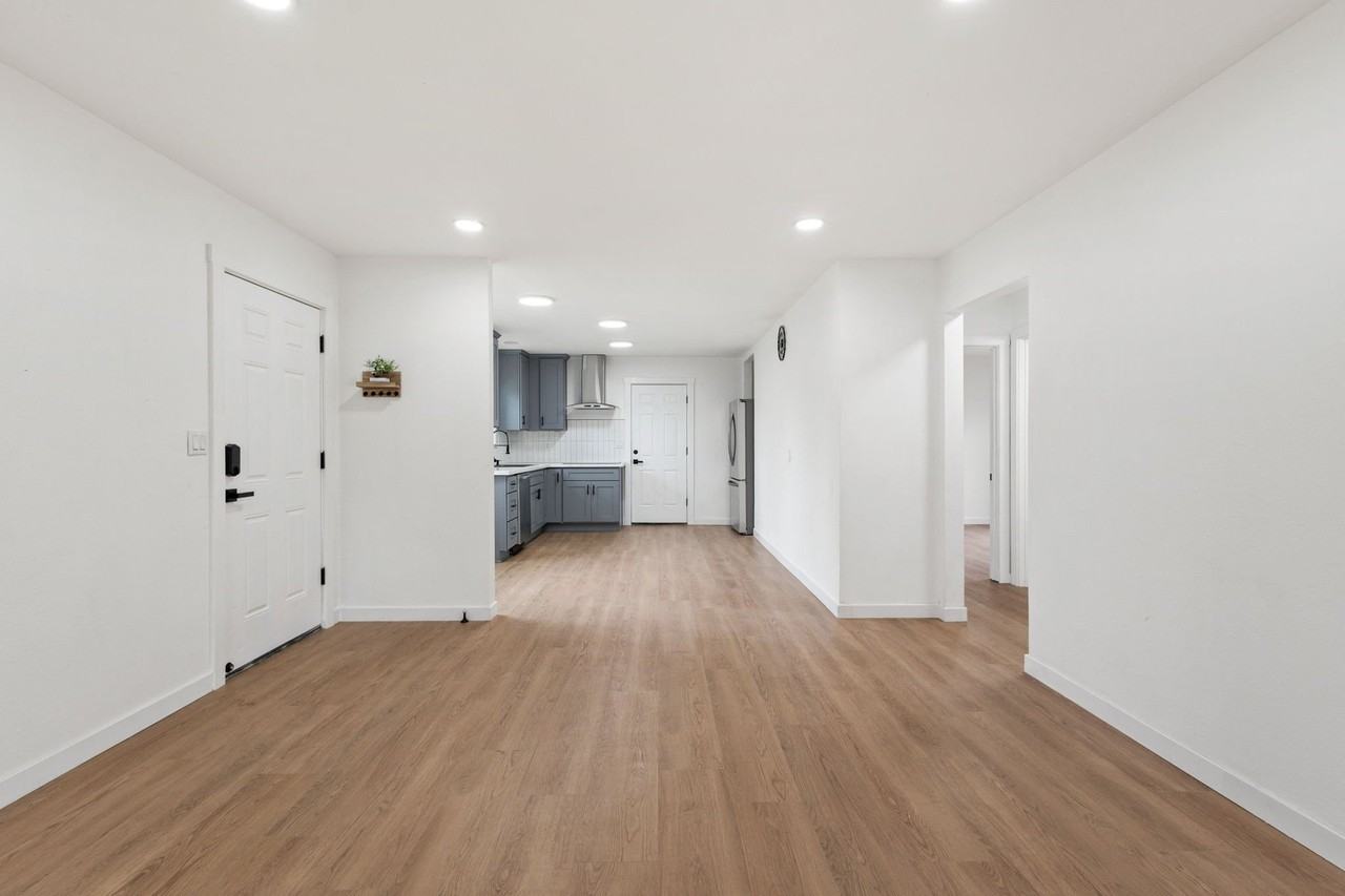 8625 Se Knapp St - Photo 4 of 15