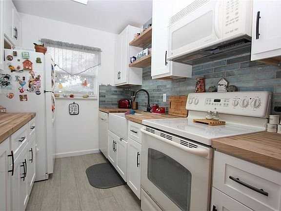 1318 Mesa Dr #66 - Photo 3 of 20