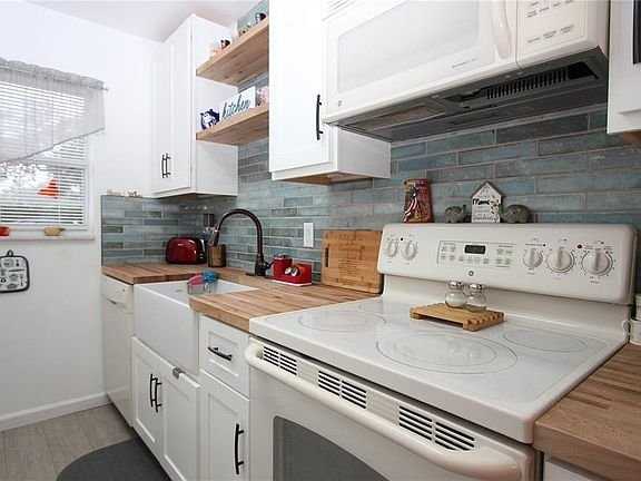 1318 Mesa Dr #66 - Photo 4 of 20