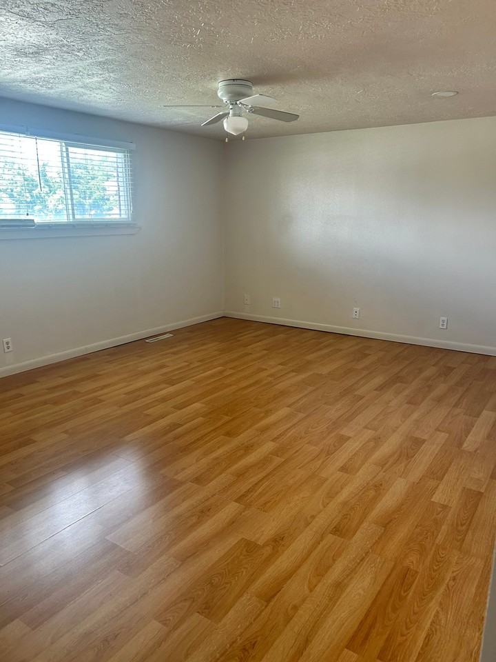 98 Es - Photo 2 of 8