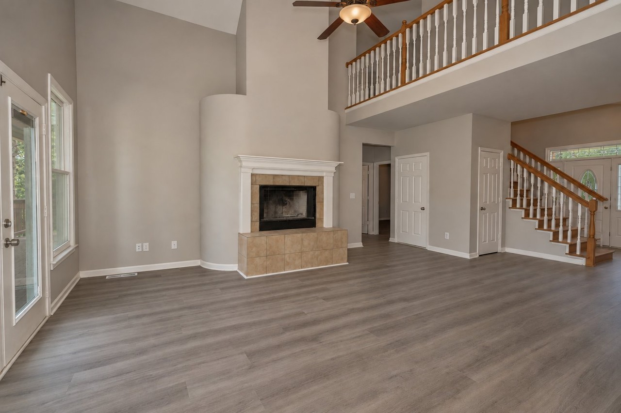580 Northridge Rd - Photo 3 of 15