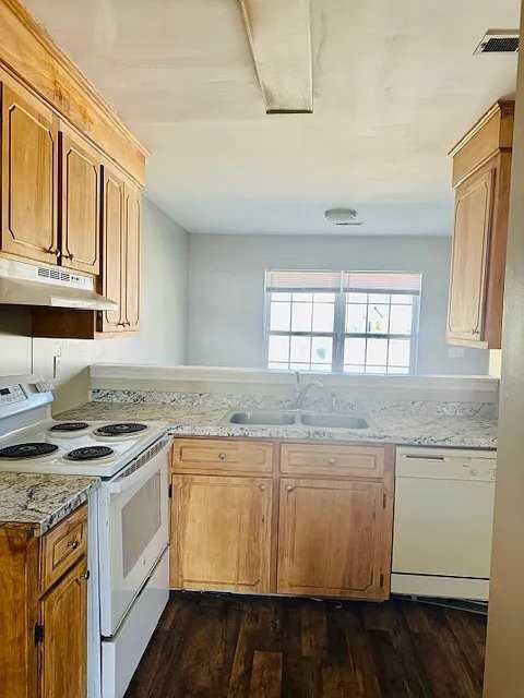 4062 Cedars Pkwy #D - Photo 5 of 7