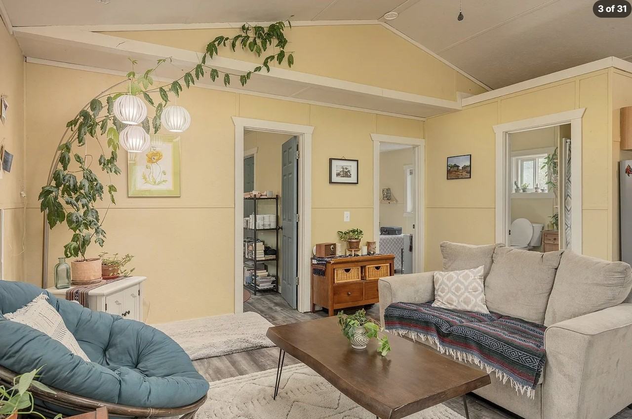 2505 Maria St - Photo 2 of 17