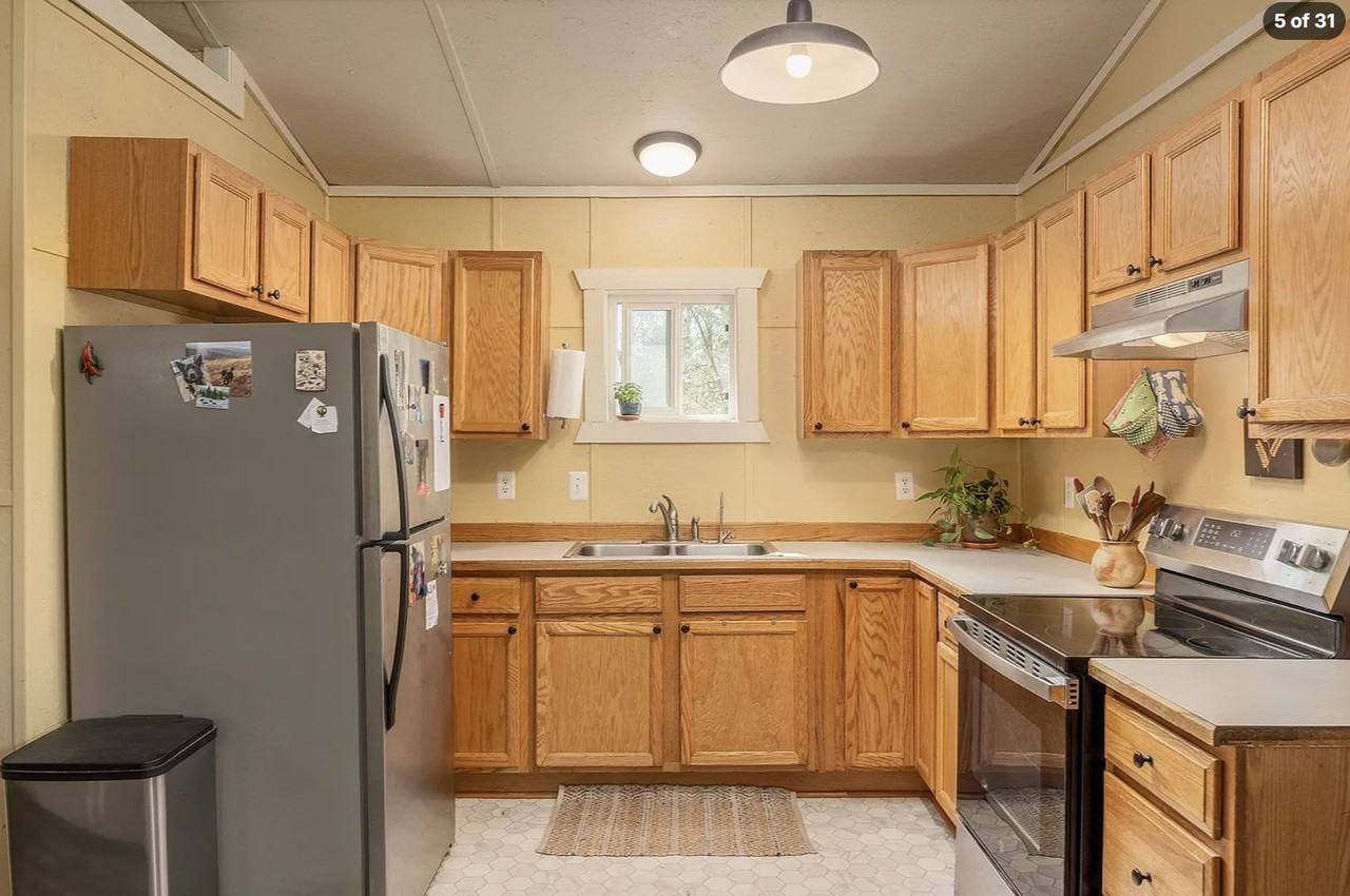 2505 Maria St - Photo 5 of 17