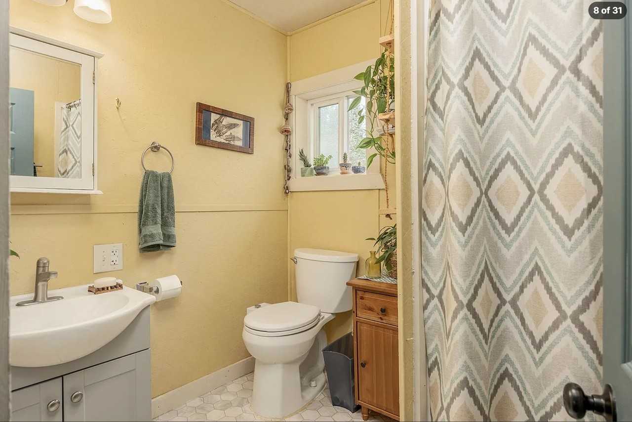 2505 Maria St - Photo 6 of 17