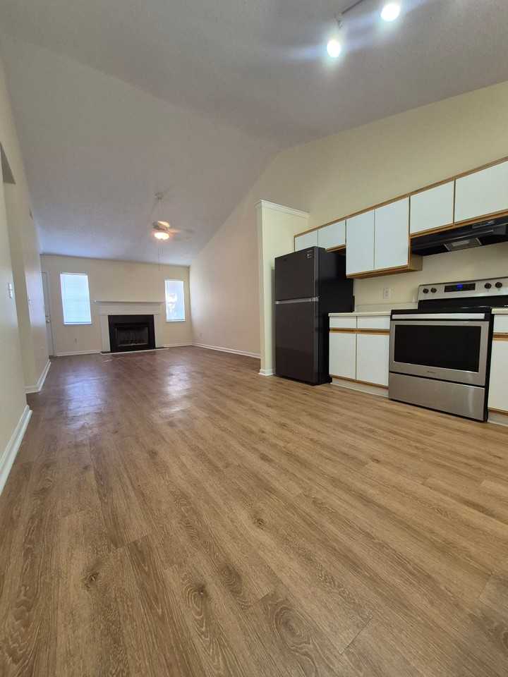 1811 Summerhaven Dr #B - Photo 6 of 16