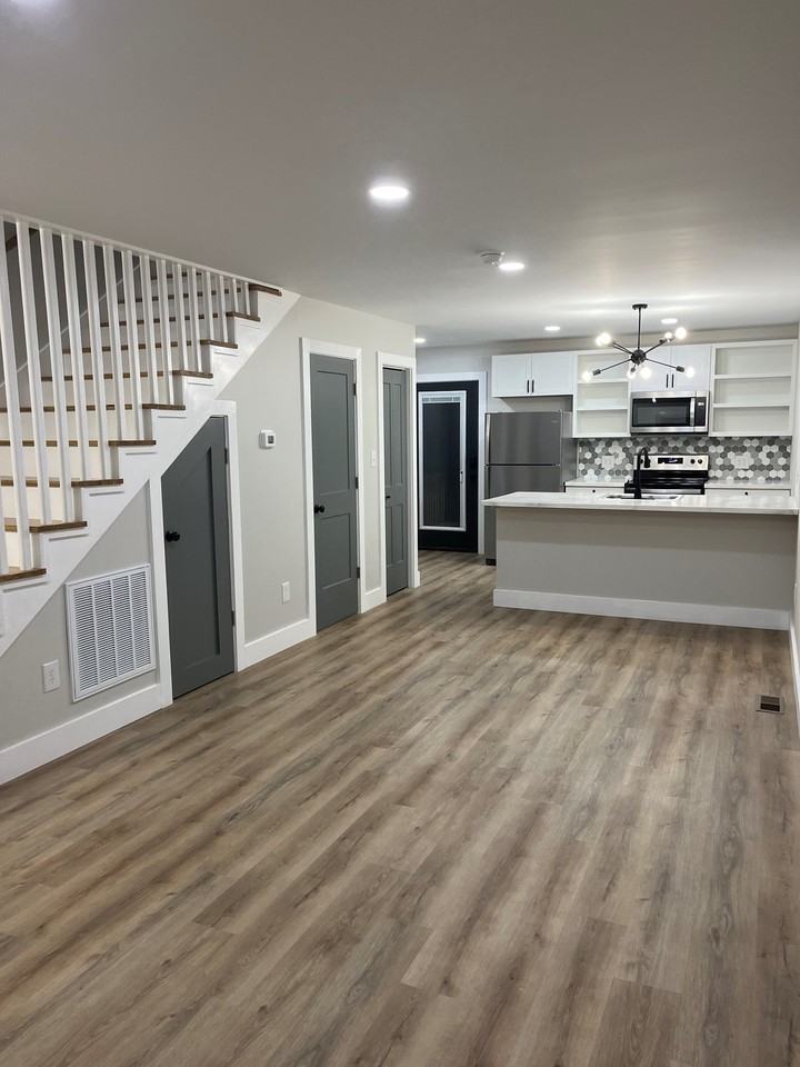 122 E State St #2 - Photo 2 of 4