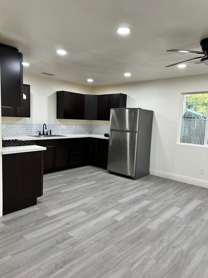 276 N Cottage St #B - Photo 2 of 8