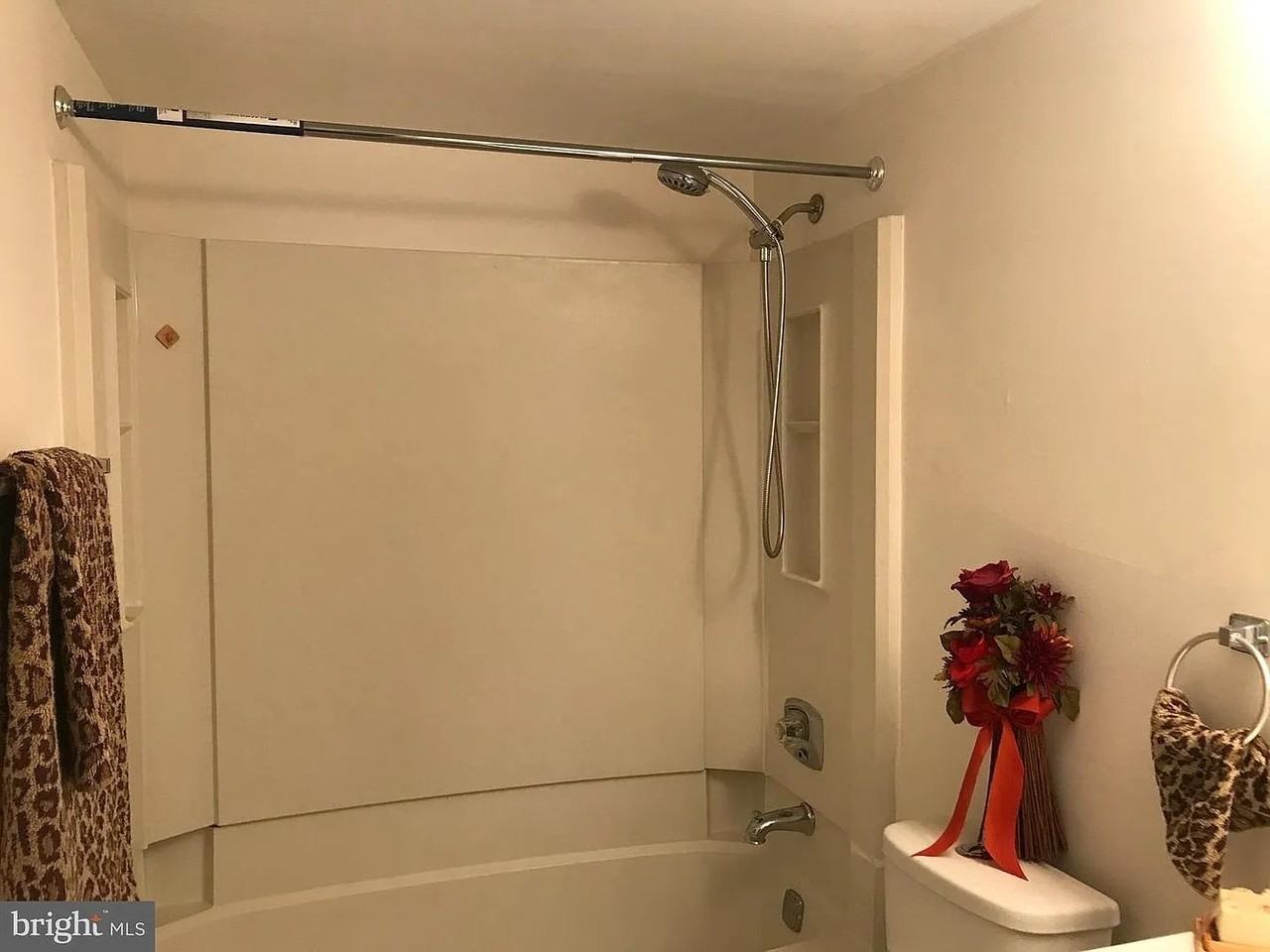 5918 Cove Landing Rd #204 - Photo 3 of 6
