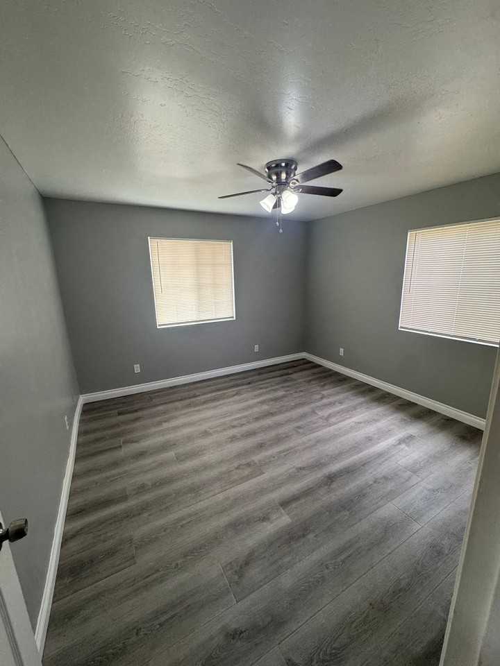 1908 Gage St #B - Photo 5 of 8