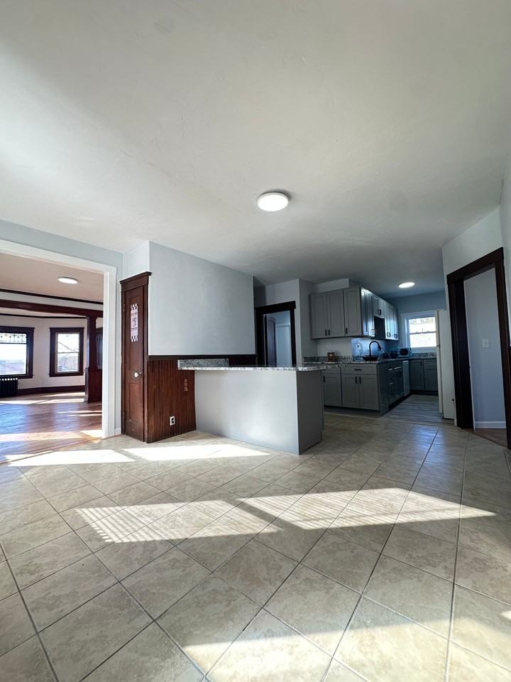 22 Stoughton Ave #1 - Photo 4 of 8
