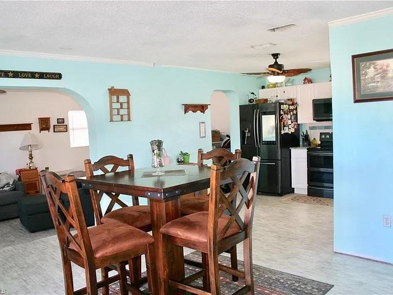 1 E Clermont Ct - Photo 4 of 9