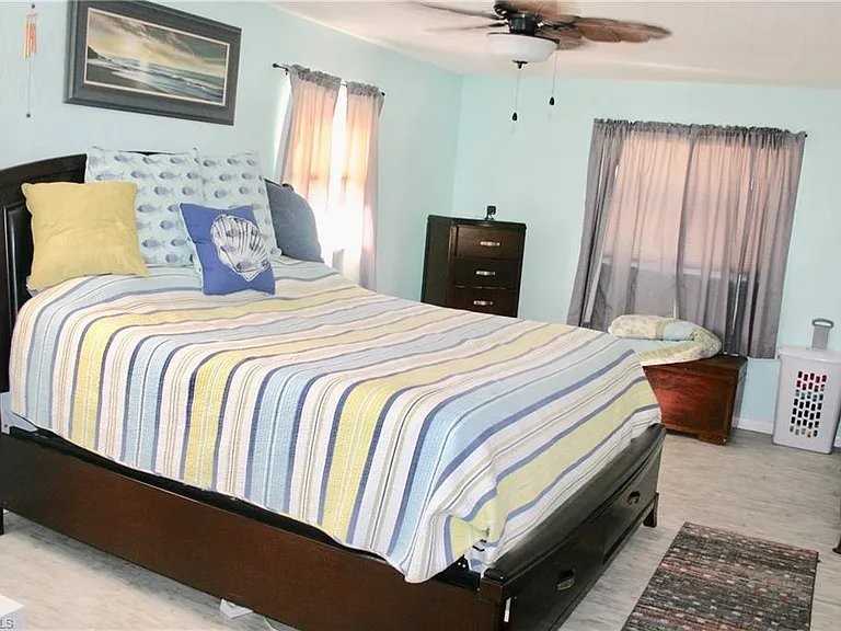 1 E Clermont Ct - Photo 6 of 9