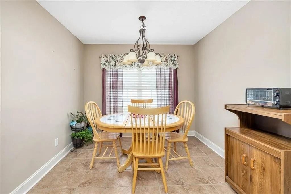131 Hadleigh Blf - Photo 5 of 22