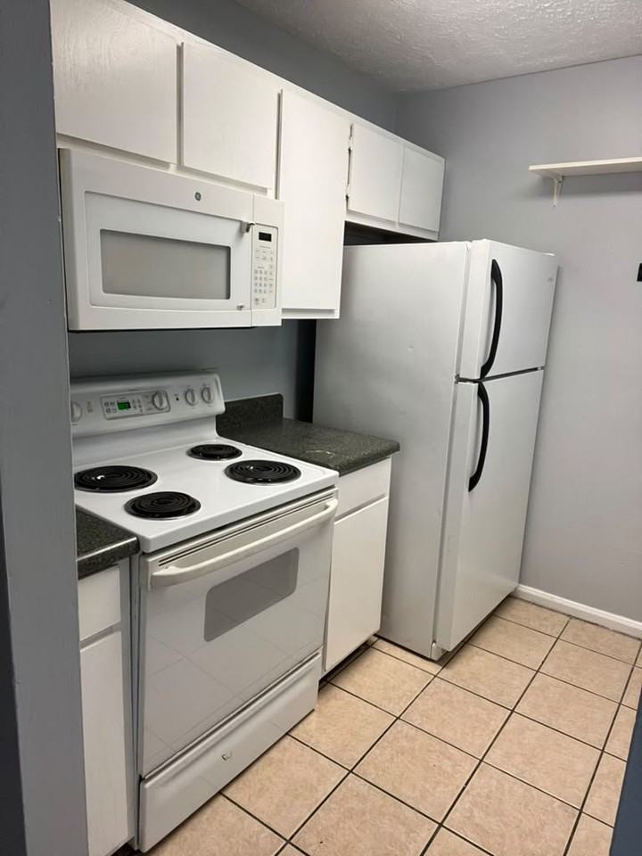 1206 Shalom Dr - Photo 2 of 19