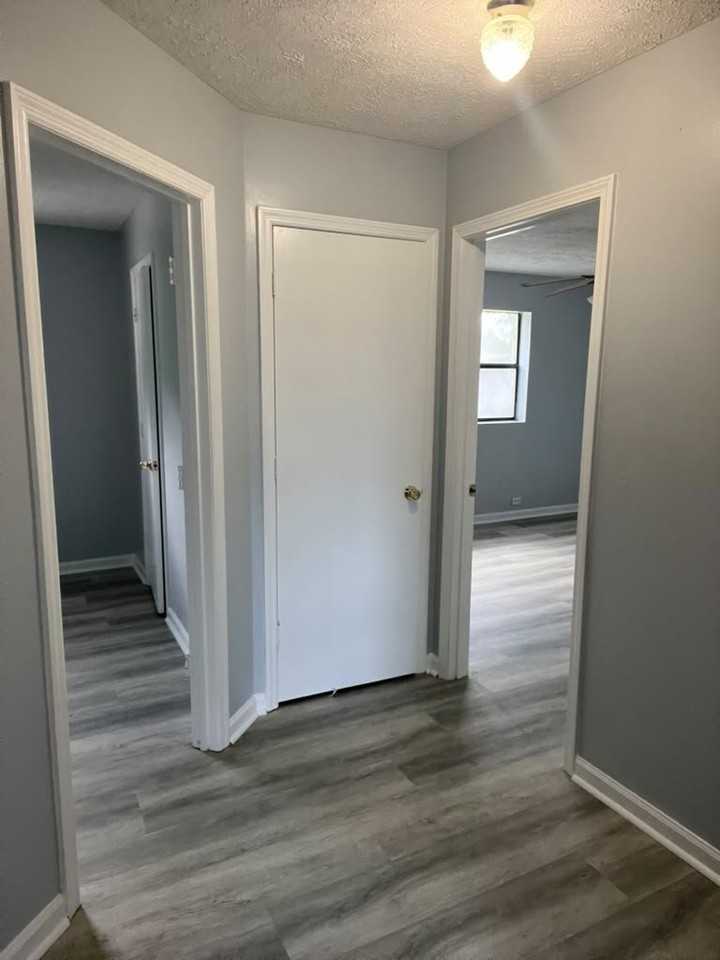 1206 Shalom Dr - Photo 5 of 19