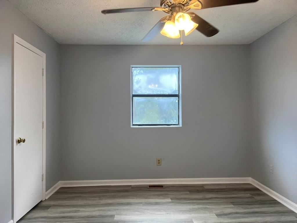 1206 Shalom Dr - Photo 6 of 19